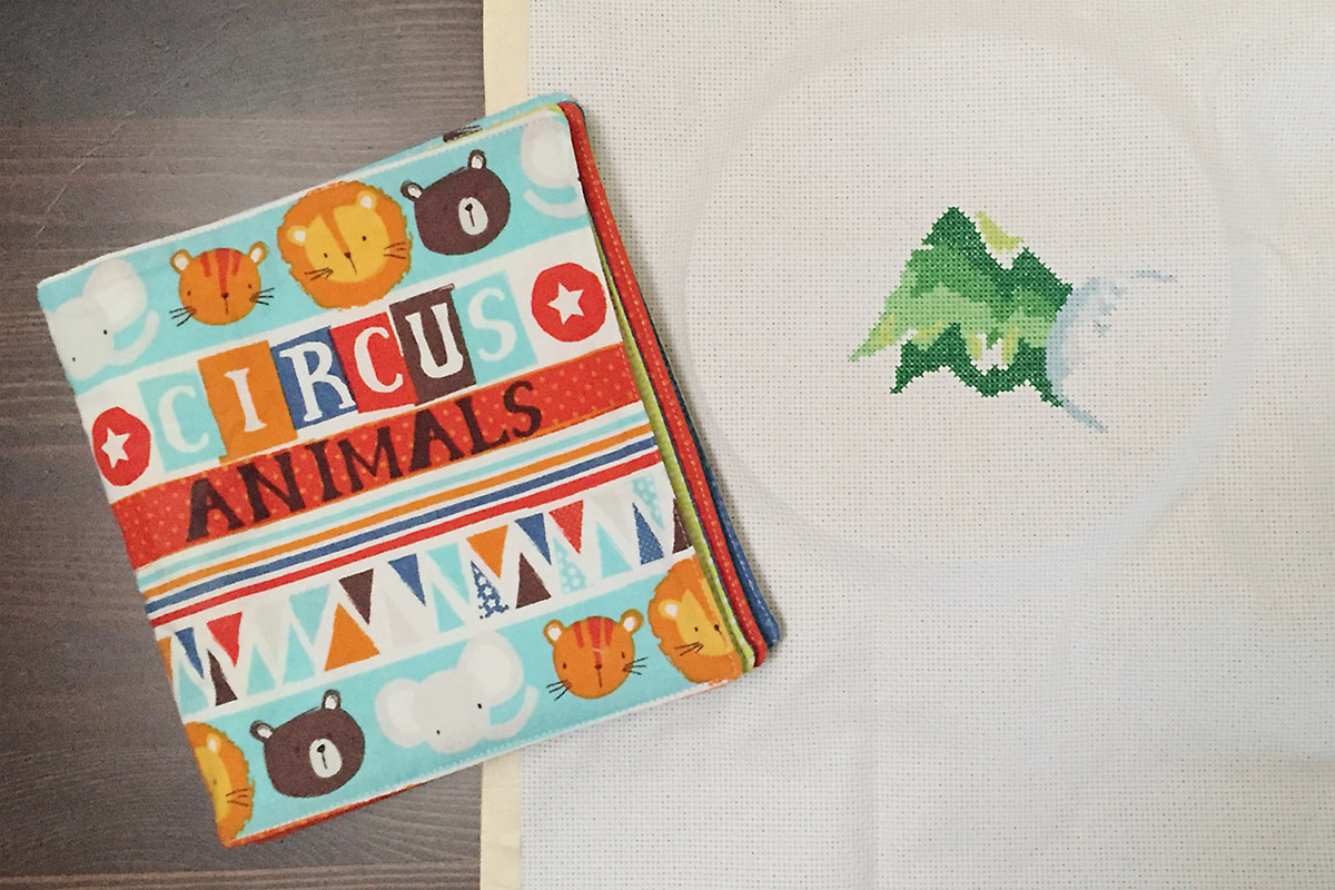 WIP Wednesday - Hugabook & Cross Stitch / Saroy
