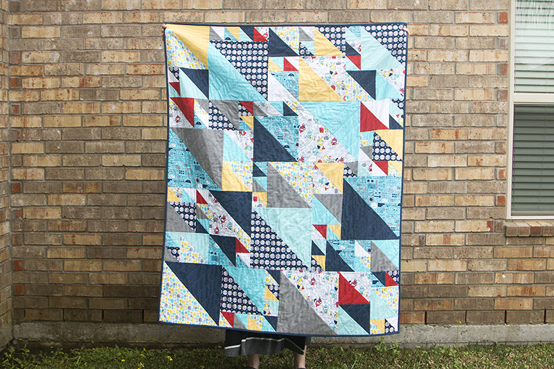 Triangles at Play Quilt / saroy.net